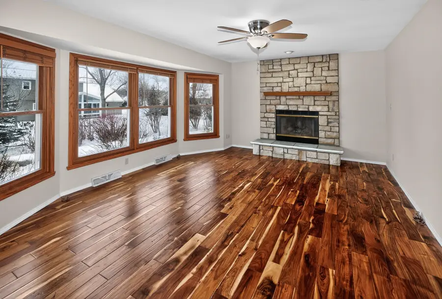 7258 S Countryside Ct, Franklin, WI 53132 - Image #2