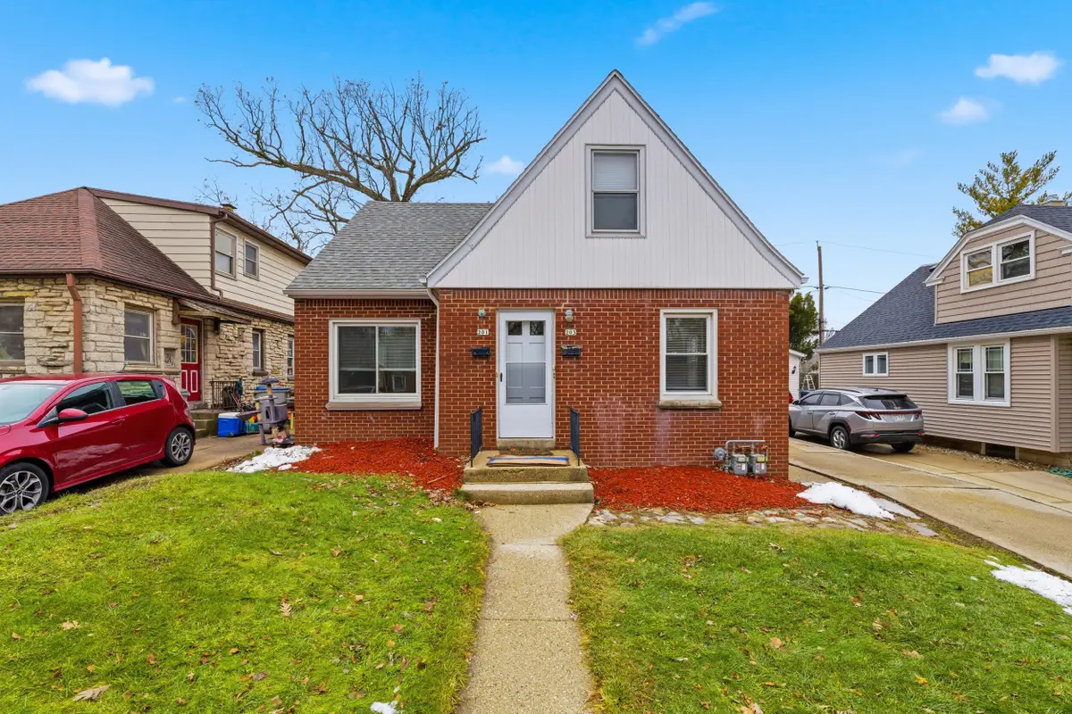 201 N 78th St, Milwaukee, WI 53213 - Image #1