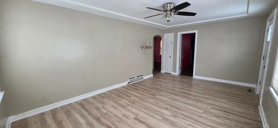 10700 W Manor Park Dr, West Allis, WI 53227 - Image #3