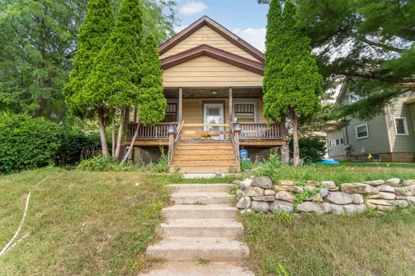 108 Edgewood Ln, West Bend, WI 53095