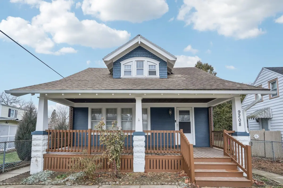 9208 W Swan Cir, Milwaukee, WI 53225 - Image #1