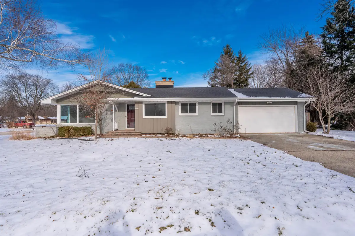 2440 W Suelane Rd, Glendale, WI 53209 - Image #1
