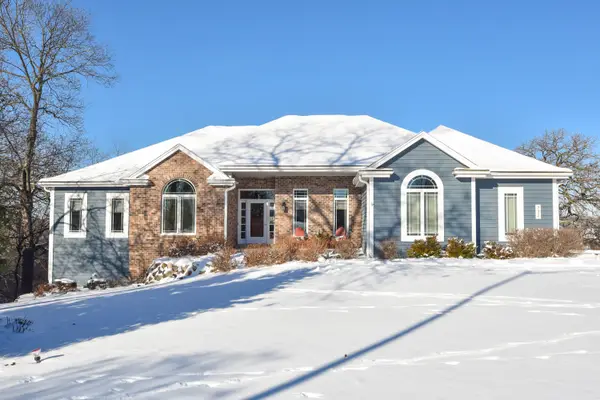 732 River Reserve Dr, Hartland, WI 53029