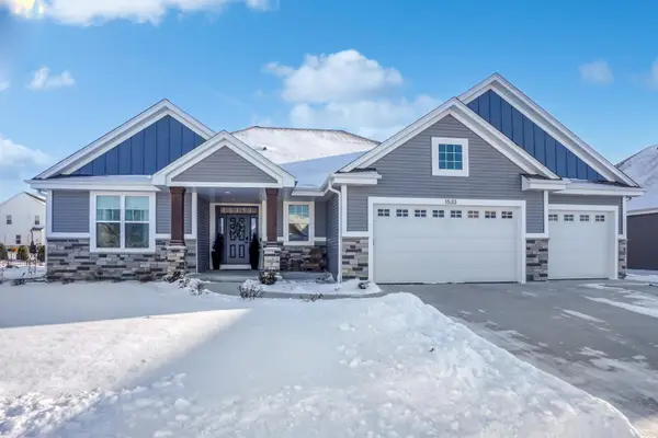 1533 Fay Ln, Oconomowoc, WI 53066