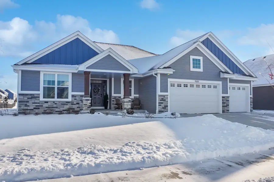 1533 Fay Ln, Oconomowoc, WI 53066 - Image #2