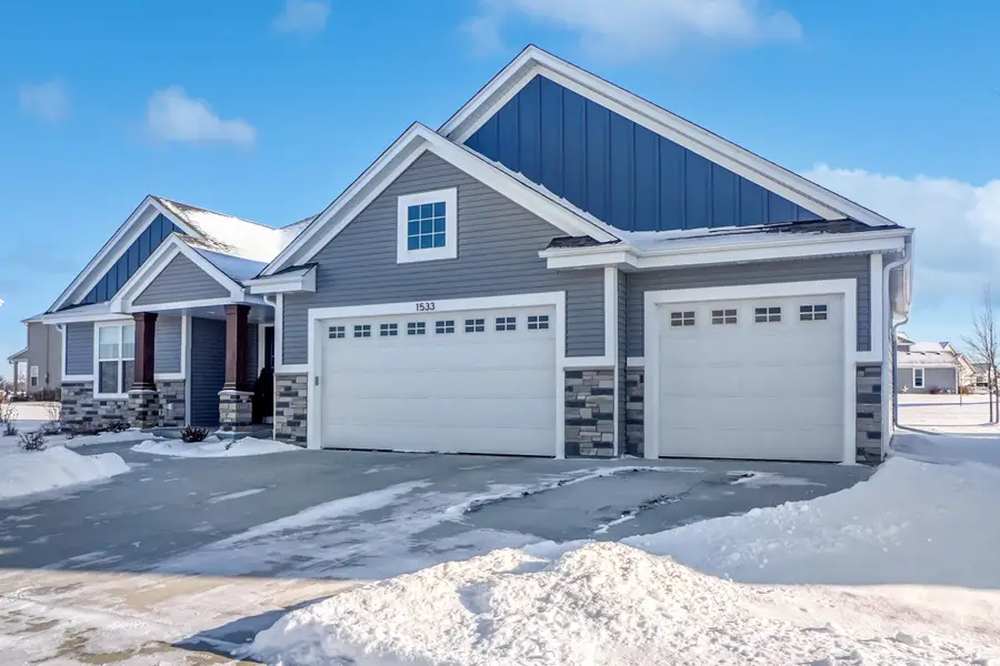 1533 Fay Ln, Oconomowoc, WI 53066 - Image #3