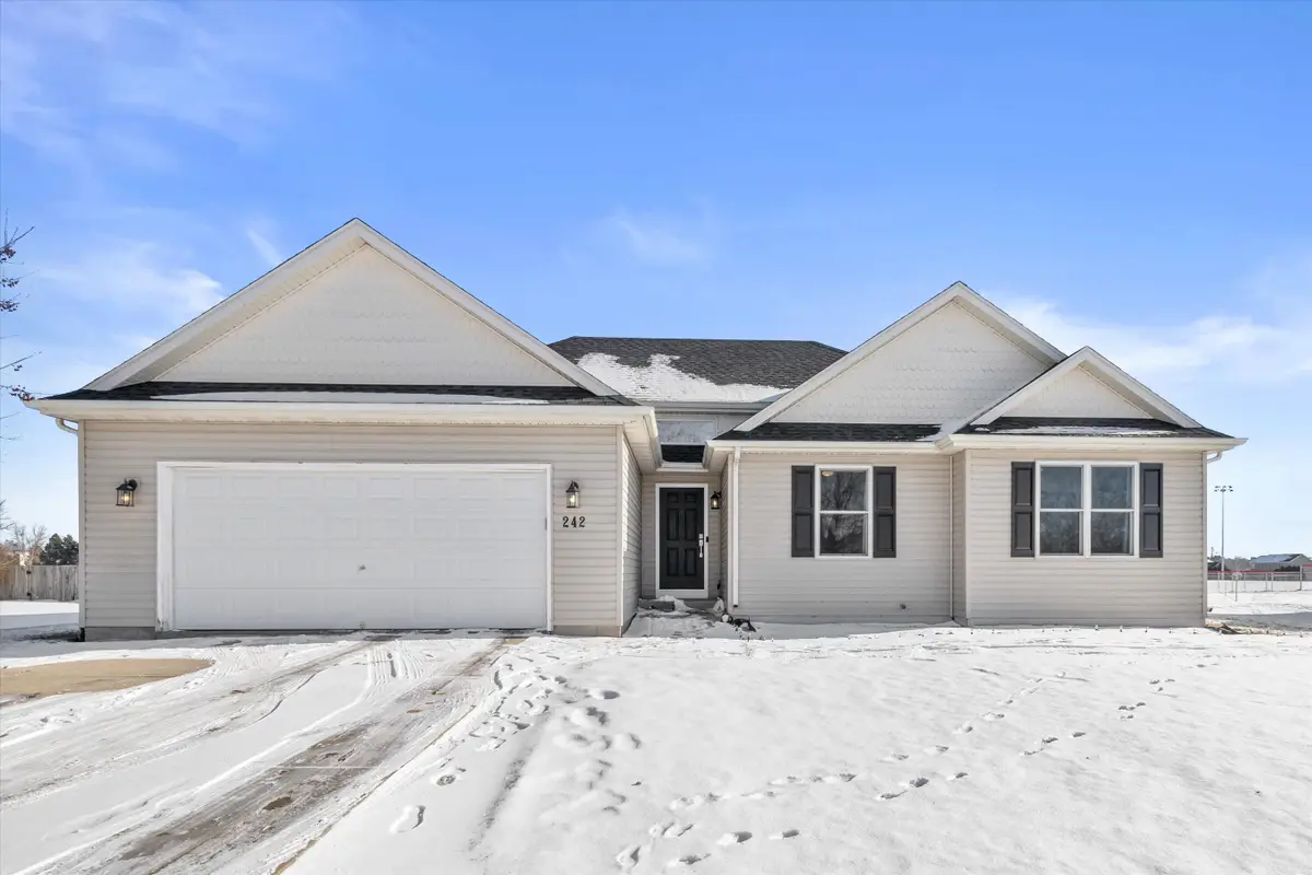 242 Cotton Grass Ln, Walworth, WI 53184 - Image #1