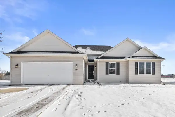 242 Cotton Grass Ln, Walworth, WI 53184