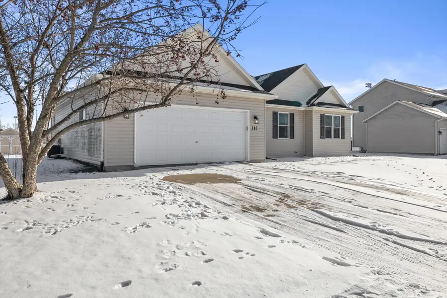 242 Cotton Grass Ln, Walworth, WI 53184 - Image #2