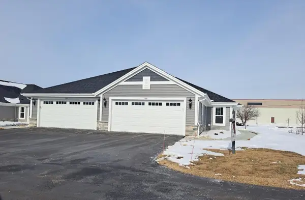 500 Hunter Oaks Blvd, Watertown, WI 53094