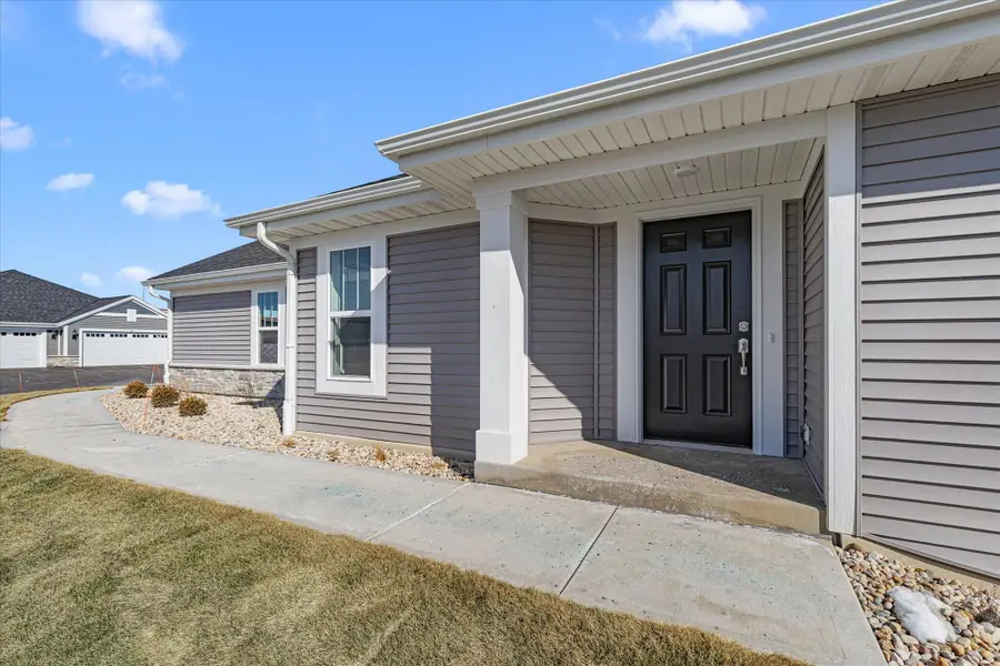 532 Hunter Oaks Blvd, Watertown, WI 53094 - #2