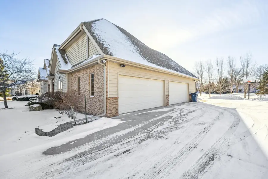 876 Estate Dr, Fond Du Lac, WI 54935 - Image #2