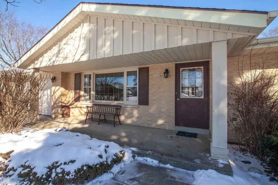 3580 S Brentwood Rd, New Berlin, WI 53151 - Image #2