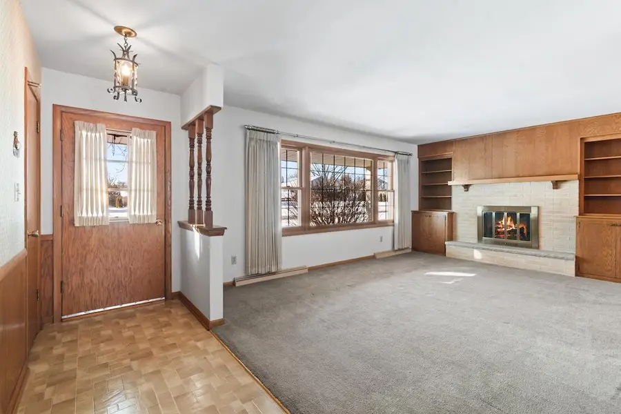 3580 S Brentwood Rd, New Berlin, WI 53151 - Image #3