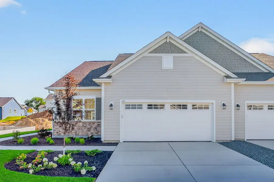 859 Stirling Dr, Oconomowoc, WI 53066 - Image #3