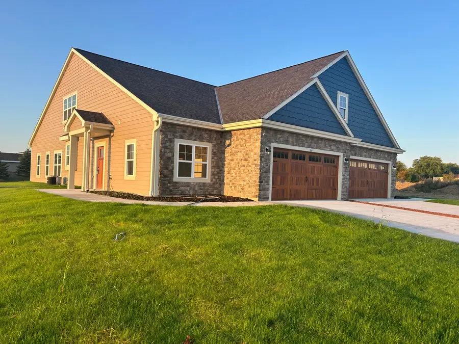 529 Firefly Trl, Hartford, WI 53027 - Image #2