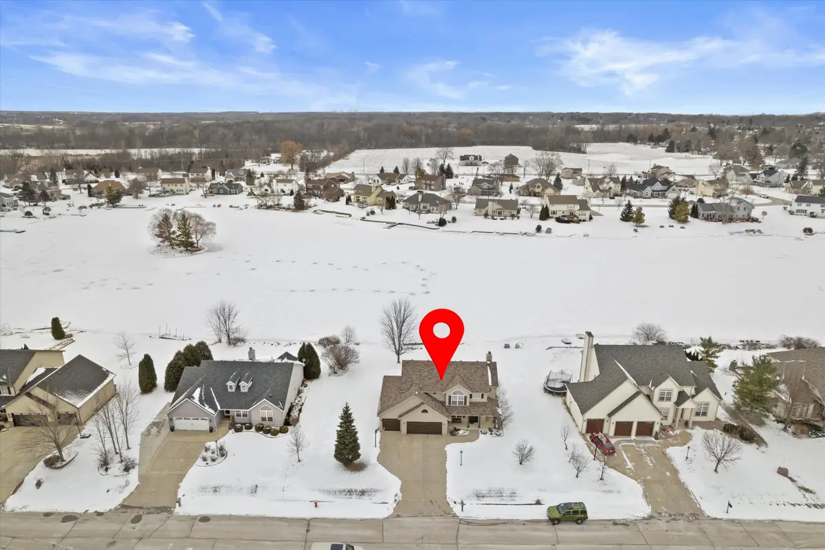 3212 E Lindy Ln, Oak Creek, WI 53154 - Image #1