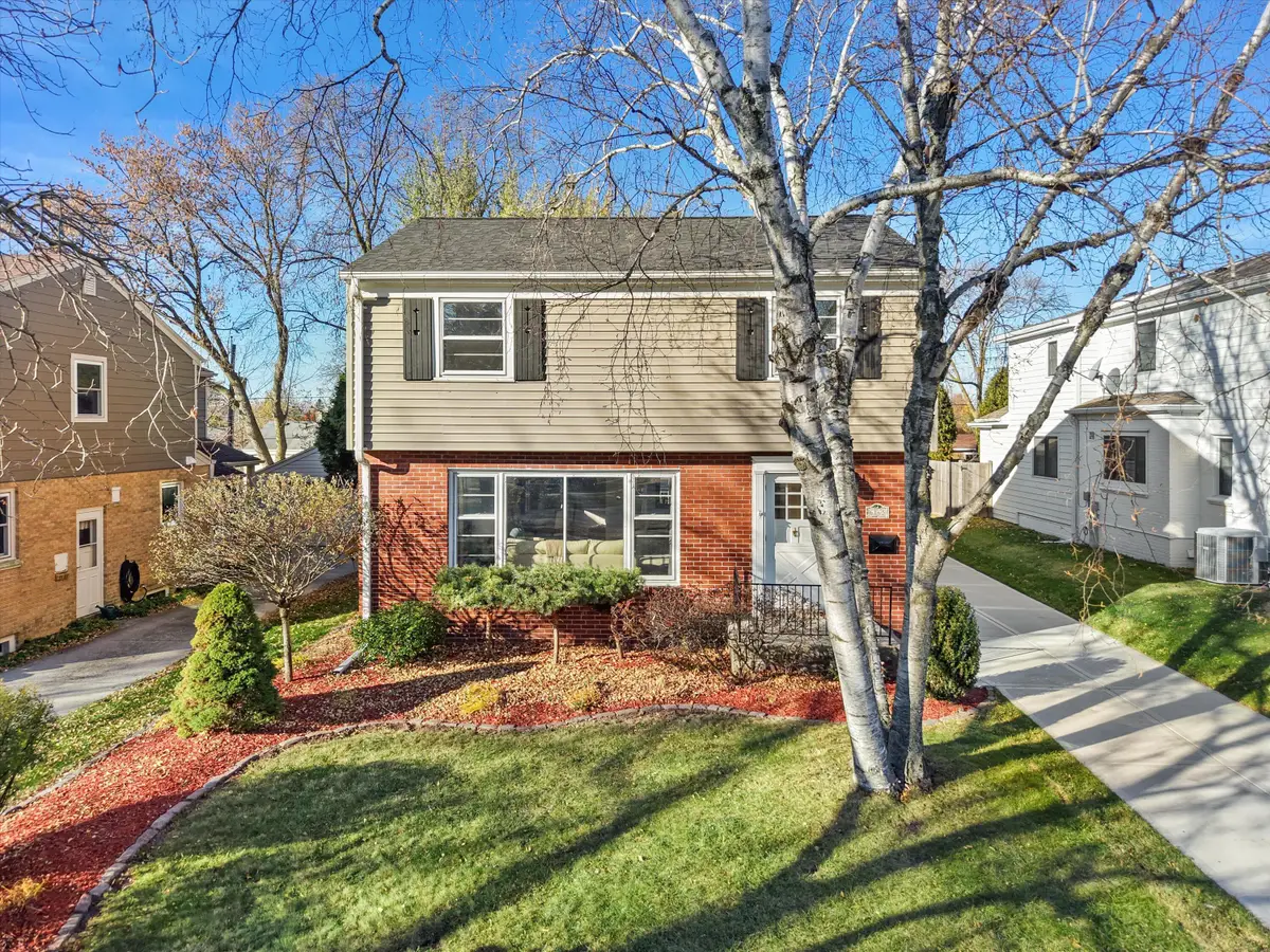 6165 N Santa Monica Blvd, Whitefish Bay, WI 53217 - #1