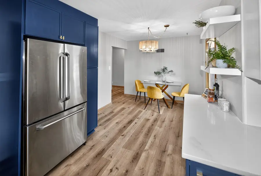 10708 W York Pl, Wauwatosa, WI 53222 - Image #3