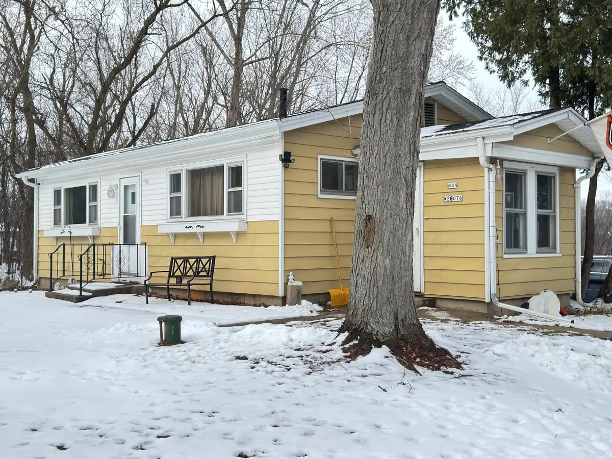 N44W28076 Capitol Dr, Delafield Town, WI 53072 - Image #1