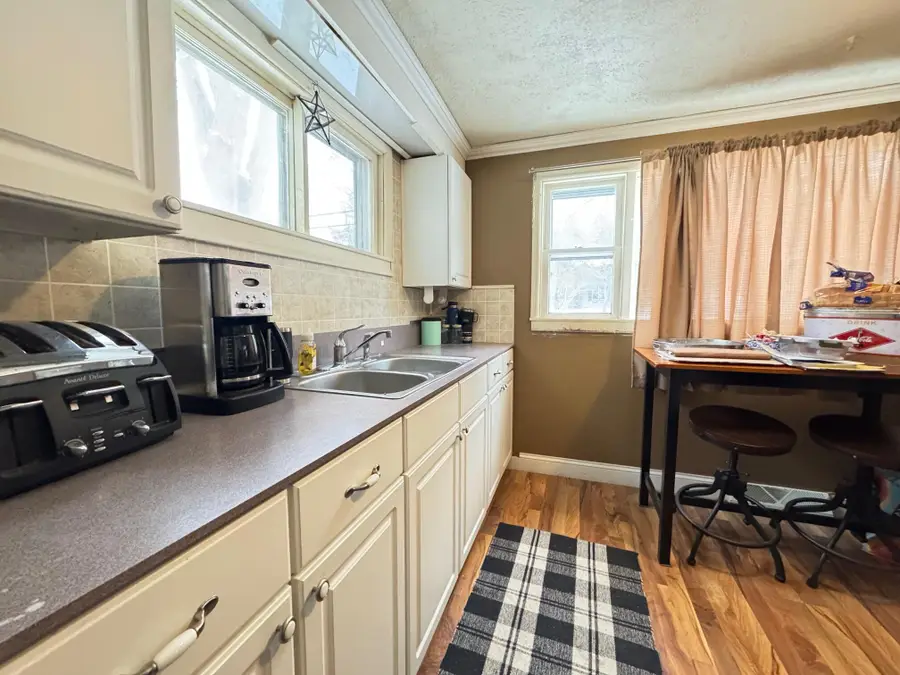 N44W28076 Capitol Dr, Delafield Town, WI 53072 - Image #2