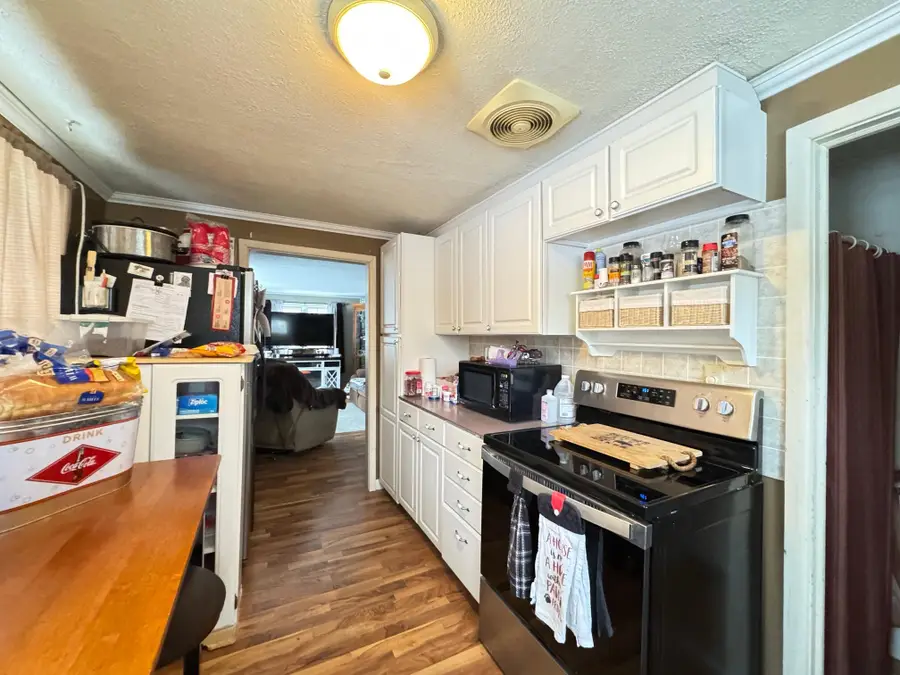 N44W28076 Capitol Dr, Delafield Town, WI 53072 - Image #3