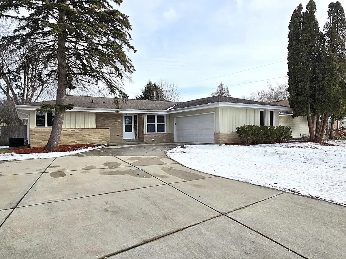 7448 N 90th St, Milwaukee, WI 53224 - Image #1