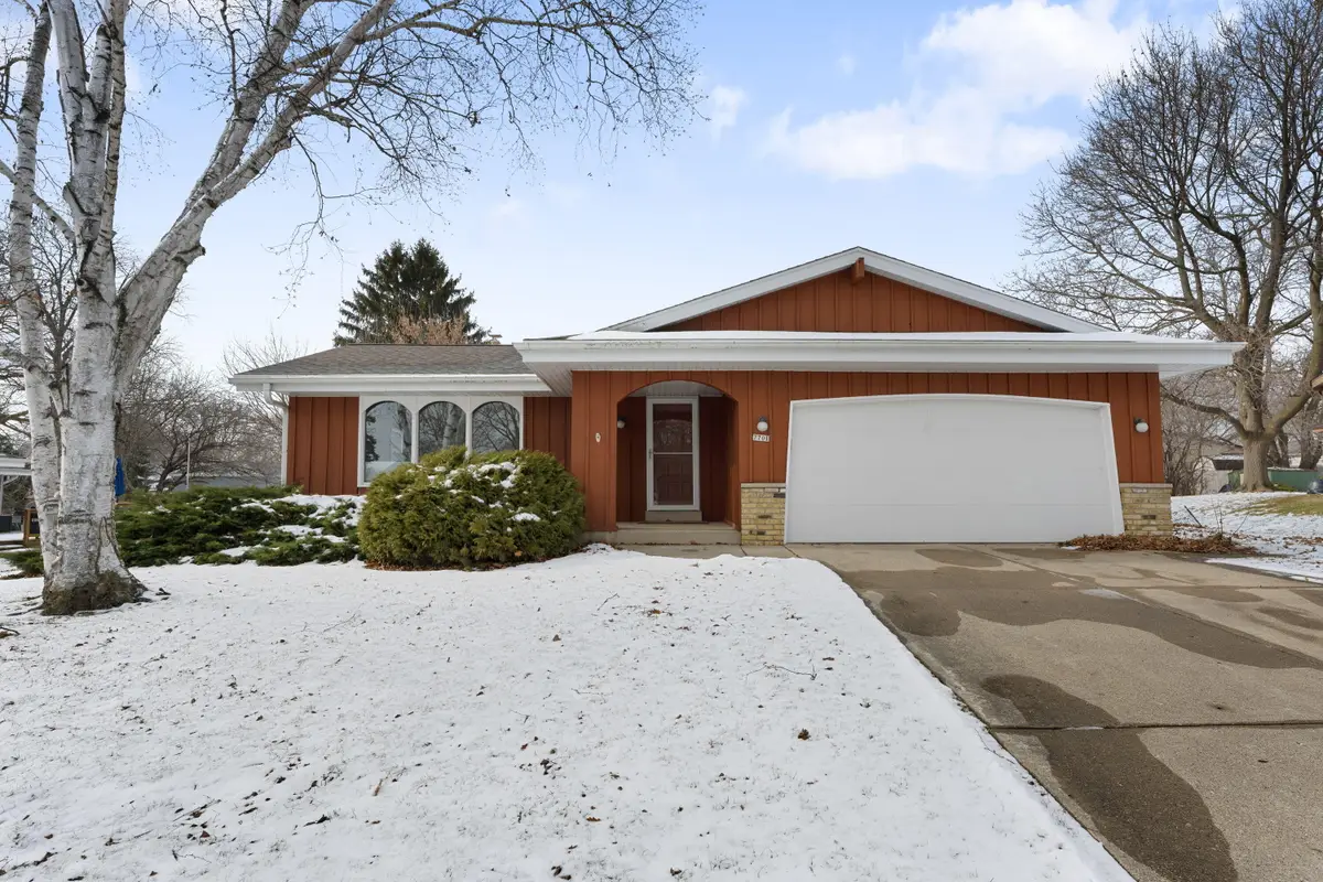 7701 S Pine Ave, Oak Creek, WI 53154 - Image #1