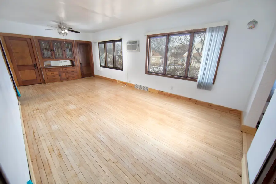 2053 S 91st St, West Allis, WI 53227 - Image #2