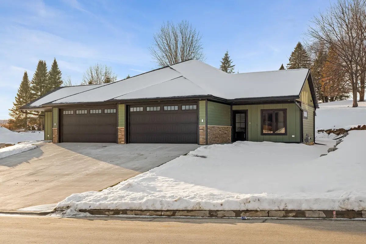 4043 Brooke Elizabeth Dr, Onalaska, WI 54650 - Image #1