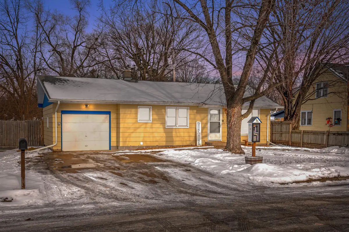 2423 Robinsdale Ave, La Crosse, WI 54601 - Image #1