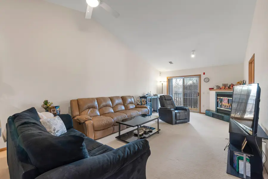 2105 Pine Ridge Ct, Grafton, WI 53024 - Image #3