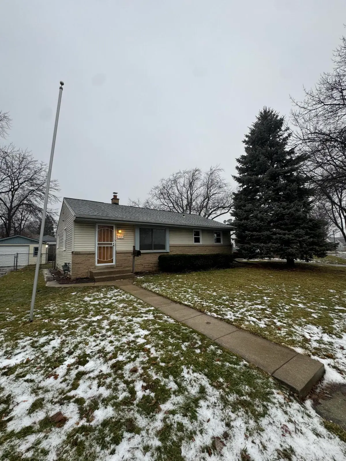 7824 W Herbert Ave, Milwaukee, WI 53218 - Image #1