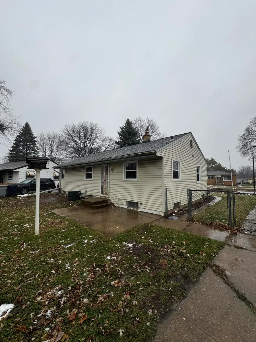 7824 W Herbert Ave, Milwaukee, WI 53218 - Image #2