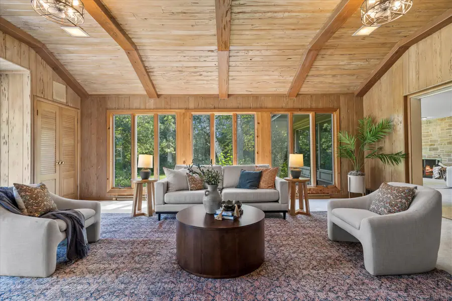 2416 W Dean Ct, River Hills, WI 53217 - Image #3