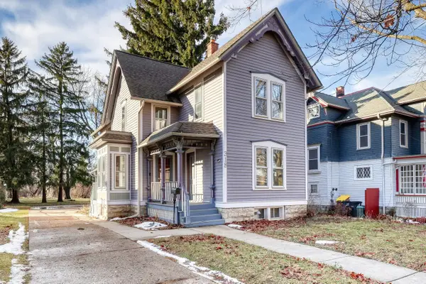 318 N Hartwell Ave, Waukesha, WI 53186