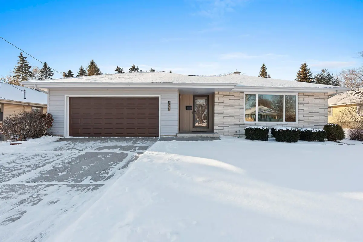 2003 Richmond Ave, Manitowoc, WI 54220 - Image #1