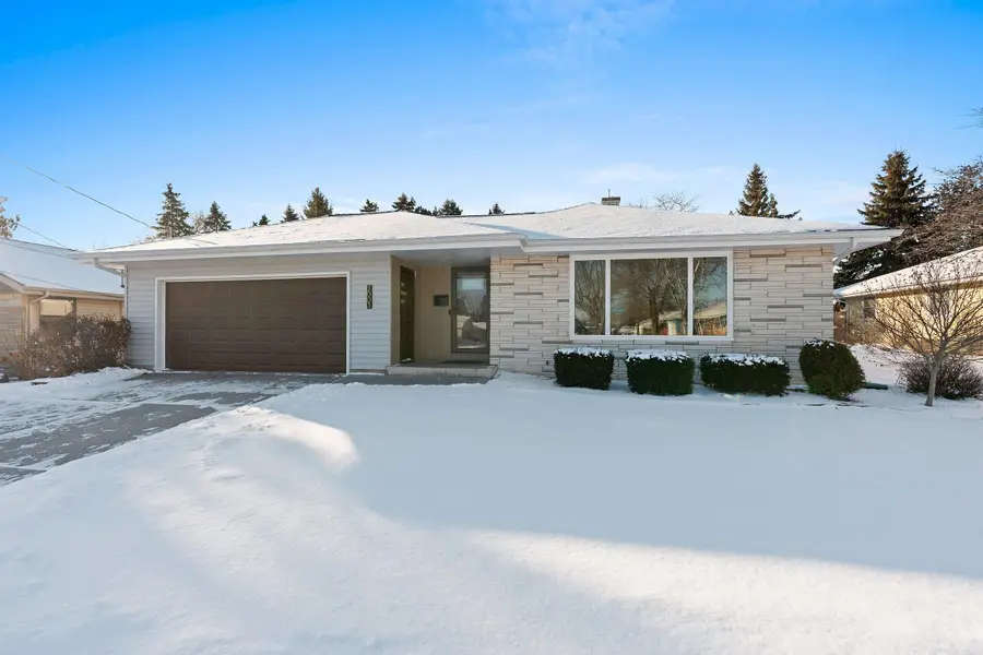 2003 Richmond Ave, Manitowoc, WI 54220 - Image #2