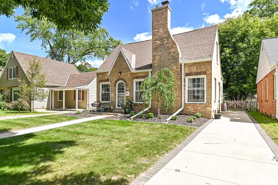 4848 N Elkhart Ave, Whitefish Bay, WI 53217 - Image #2