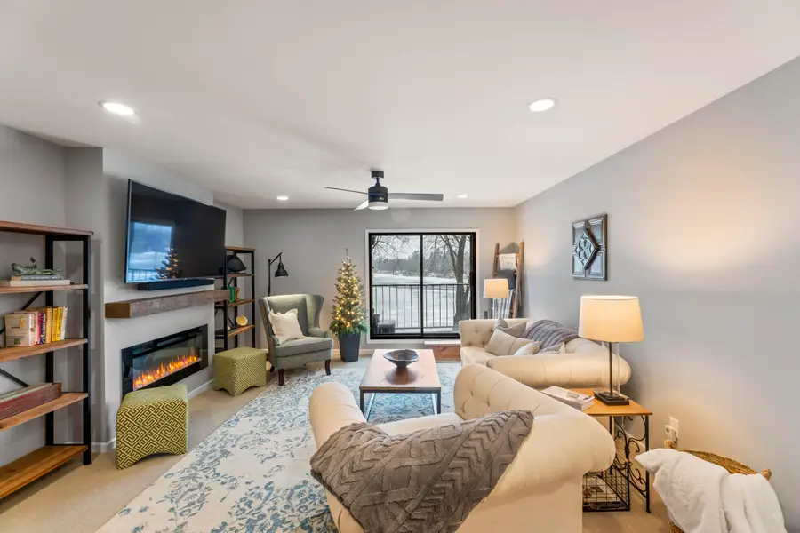 320 E Pleasant St, Oconomowoc, WI 53066 - Image #2