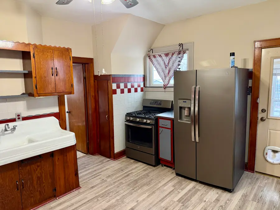 1310 Monroe Ave, South Milwaukee, WI 53172 - #3