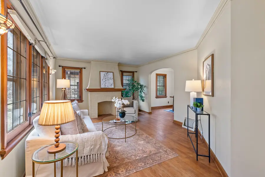 4522 N Marlborough Dr, Shorewood, WI 53211 - Image #2