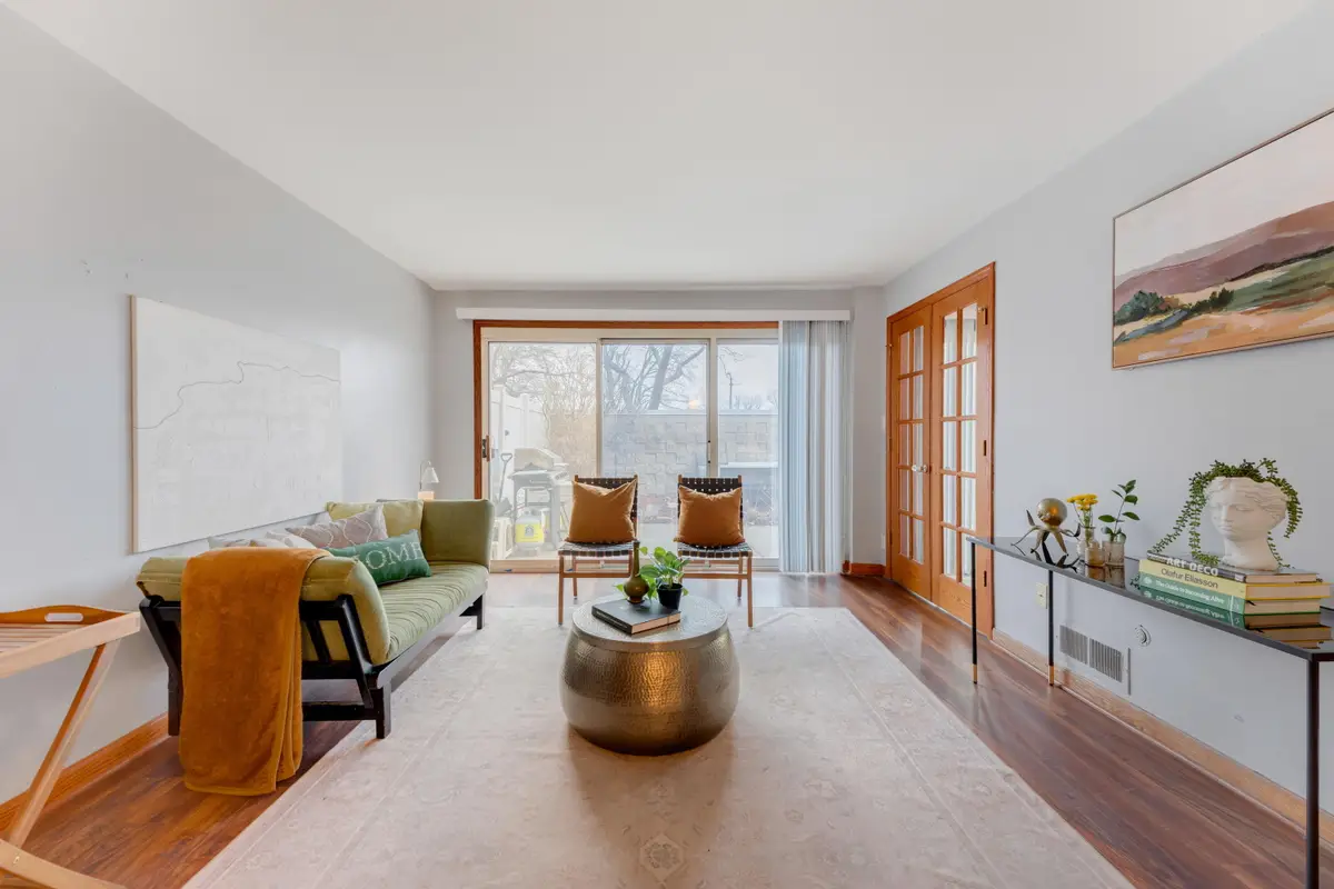 2525 S Shore Dr, Milwaukee, WI 53207 - Image #1