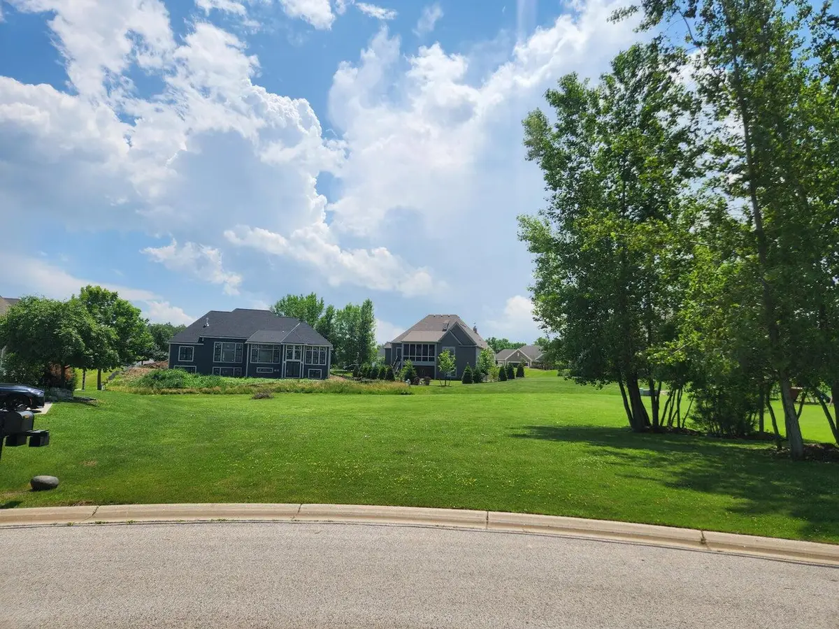 N19W24667 River Edge Ct, Pewaukee, WI 53072 - Image #1