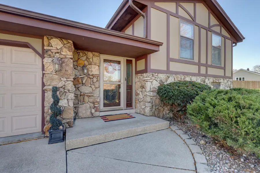 10939 W Coronado Ct, Franklin, WI 53132 - Image #2