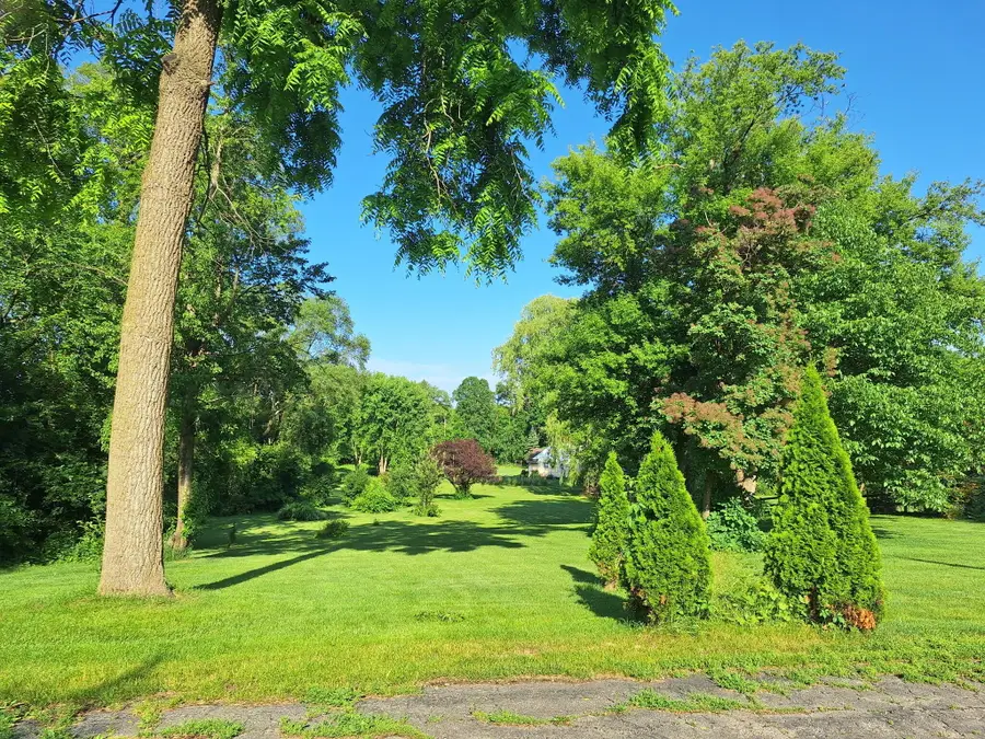 7260 S Hillside Dr, Franklin, WI 53132 - Image #2