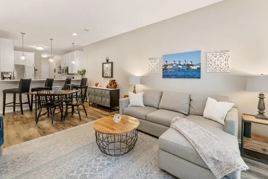 2175 Pine Ridge Ct, Grafton, WI 53024 - Image #2