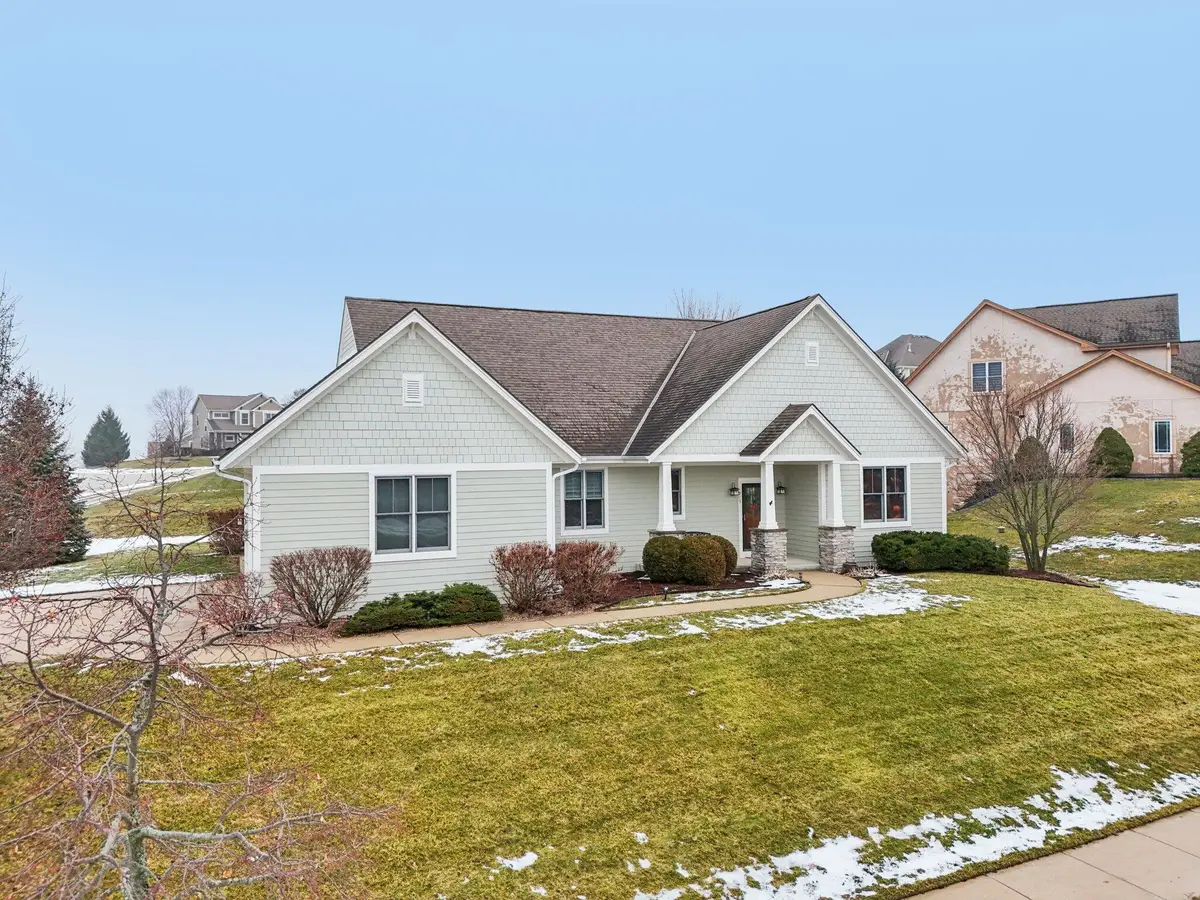 515 Wynnewood Ct, Waukesha, WI 53188 - Image #1