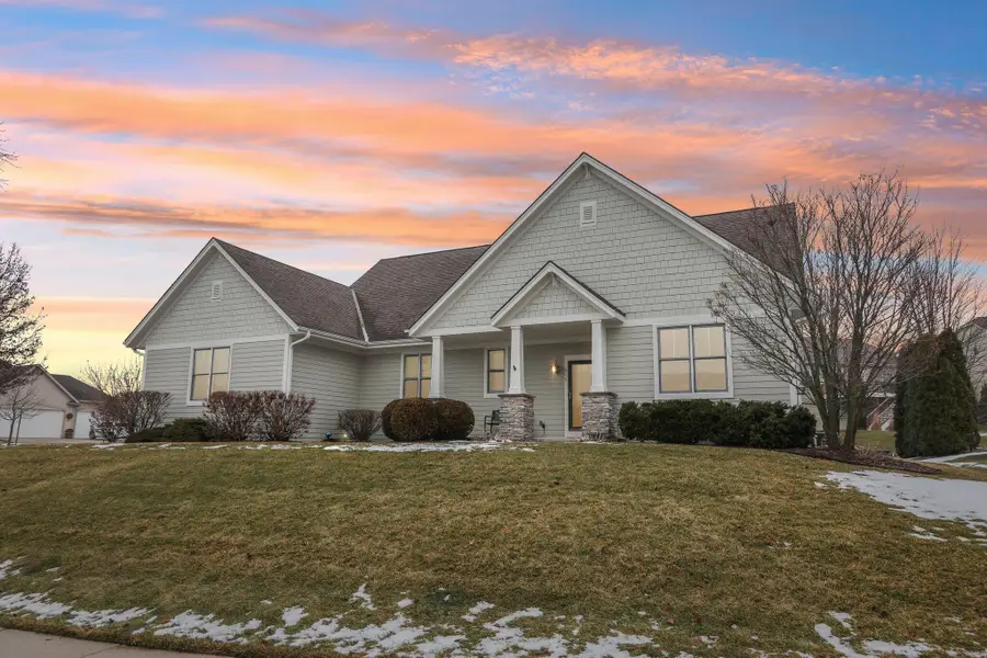 515 Wynnewood Ct, Waukesha, WI 53188 - Image #2