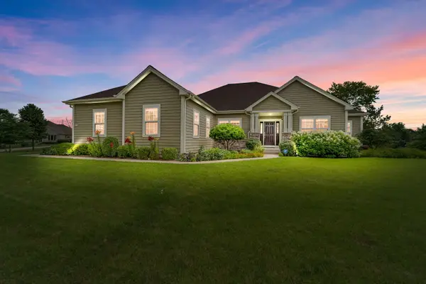 7208 W River Birch Dr, Mequon, WI 53092